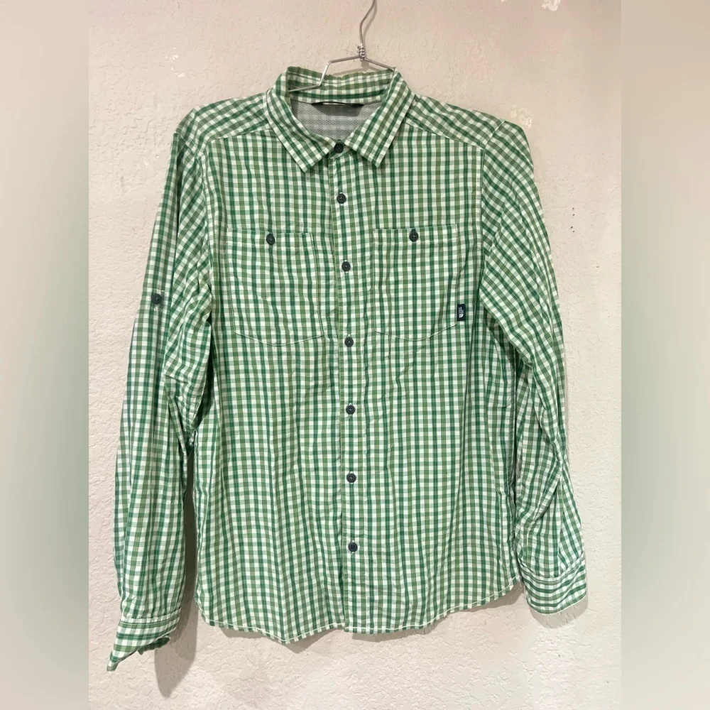 The North Face men’s  Vented Plaid Button Down Shirt size med